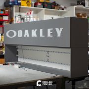 Oakley Izložbena vitrina